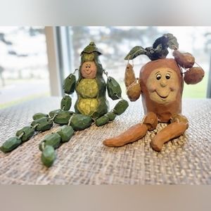 Vtg Fun Anthropomorphic Vegetable Movable Sitters 2pc Set